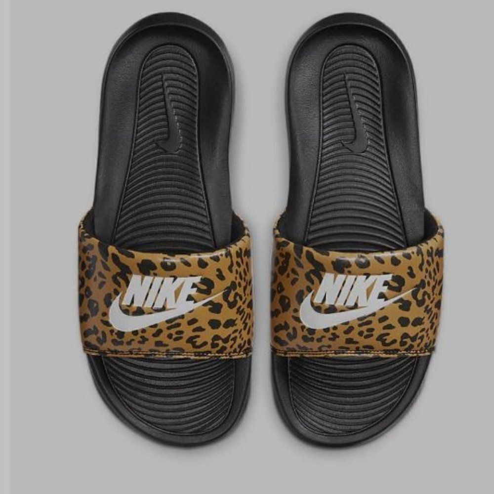 NWT NIKE Victori One Slide Print Sandal Size 6